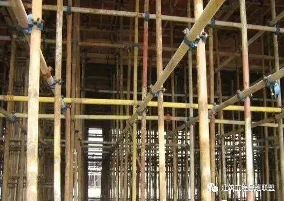 承插型盘扣式钢管脚手架图片，现代建筑施工的卓越选择