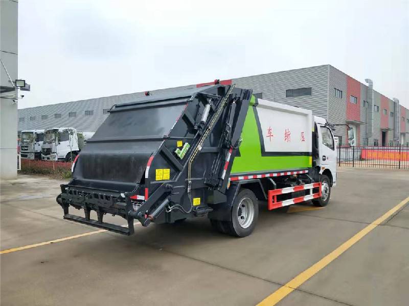 东风垃圾车，城市清洁的得力助手